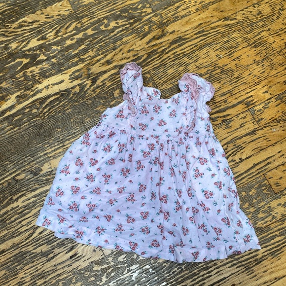 Old Navy Floral dress for summer.  Good used condition. - Picture 1 of 2